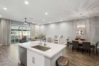 Photo #6: 6810165 Listing