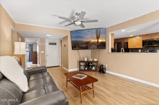 Photo #5: 6810279 Listing