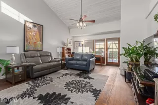 Photo #2: 6810490 Listing