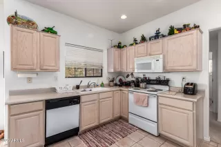 Photo #6: 6810734 Listing