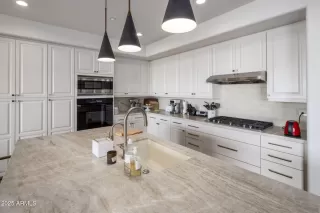 Photo #6: 6810737 Listing 