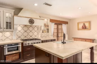 Photo #2: 6810828 Listing
