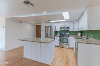 Photo #4: 6810939 Listing