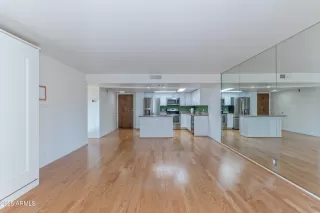 Photo #5: 6810939 Listing