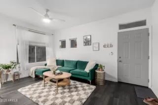 Photo #3: 6810988 Listing