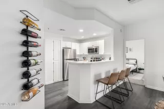 Photo #6: 6810988 Listing