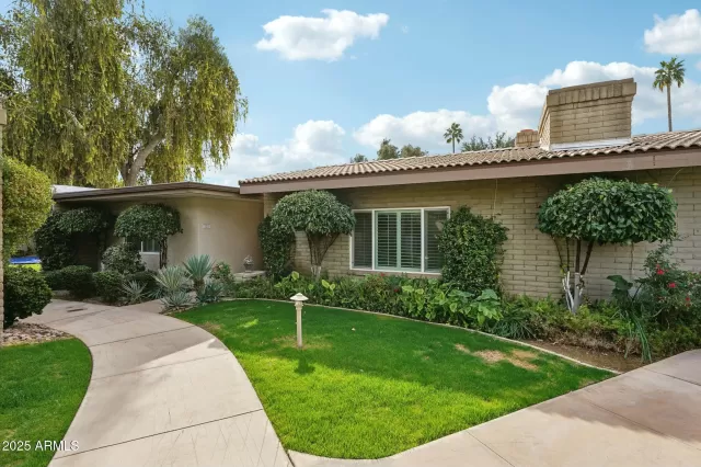 MLS: 6810991 Condo For Sale