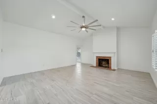 Photo #6: 6810991 Listing 