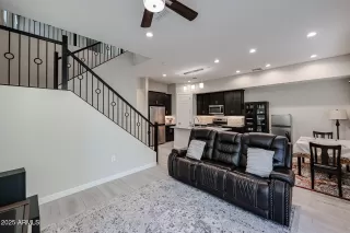 Photo #6: 6811065 Listing