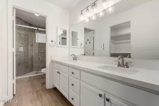 Photo #5: 6811190 Listing