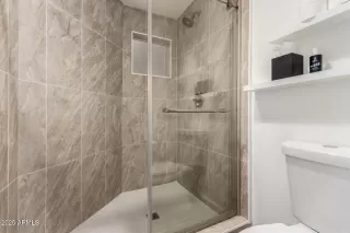 Photo #6: 6811190 Listing