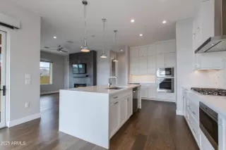 Photo #2: 6811202 Listing