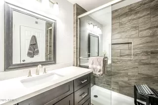 Photo #5: 6811283 Listing