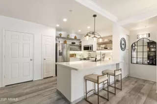 Photo #5: 6811801 Listing