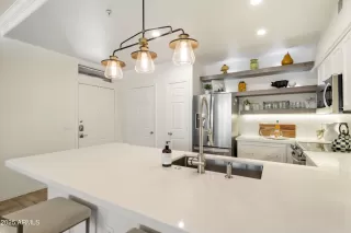 Photo #6: 6811801 Listing