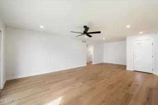 Photo #4: 6811853 Listing