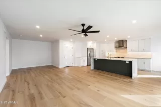 Photo #6: 6811853 Listing