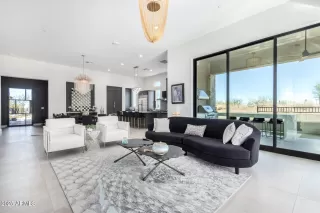 Photo #5: 6811864 Listing