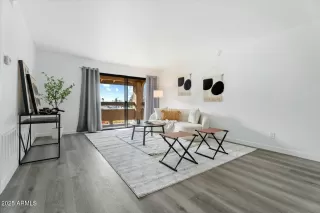 Photo #2: 6812267 Listing