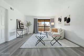 Photo #3: 6812267 Listing