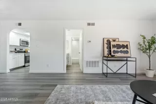 Photo #4: 6812267 Listing