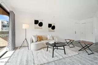 Photo #5: 6812267 Listing