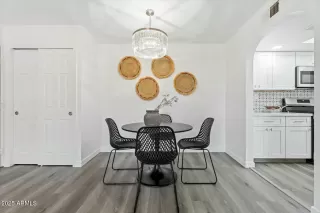 Photo #6: 6812267 Listing