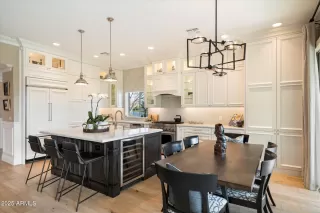 Photo #2: 6812392 Listing 