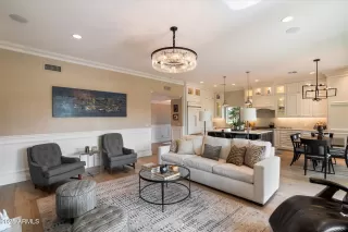 Photo #6: 6812392 Listing 