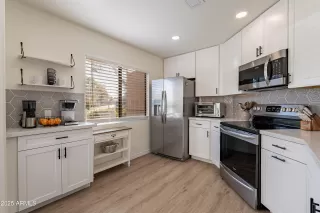 Photo #3: 6812573 Listing