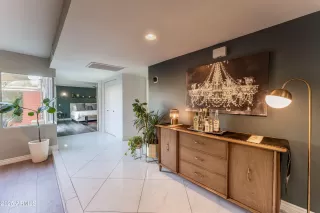 Photo #5: 6812816 Listing