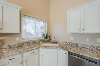 Photo #6: 6812952 Listing