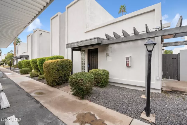 MLS: 6813075 Condo For Sale