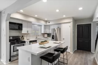 Photo #2: 6813075 Listing