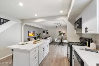 Photo #3: 6813075 Listing