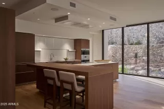 Photo #4: 6813138 Listing