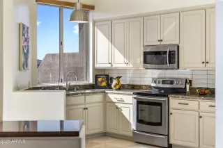 Photo #2: 6813206 Listing