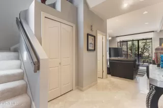 Photo #4: 6813809 Listing