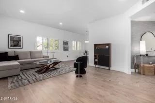 Photo #4: 6814108 Listing