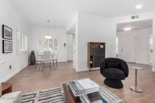 Photo #5: 6814108 Listing