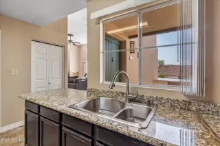 Photo #5: 6814178 Listing