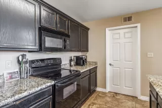 Photo #6: 6814178 Listing