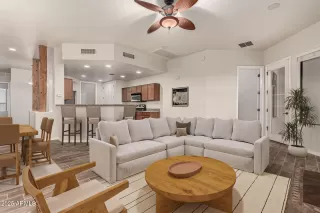 Photo #3: 6814209 Listing