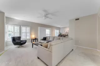 Photo #5: 6814757 Listing