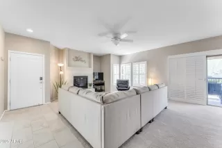 Photo #6: 6814757 Listing