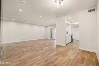 Photo #6: 6814877 Listing 