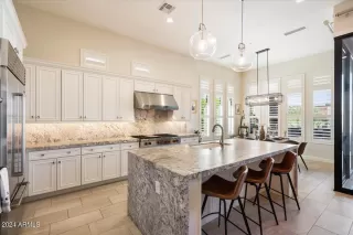 Photo #3: 6814910 Listing