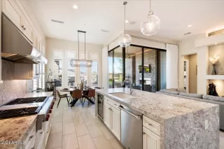 Photo #4: 6814910 Listing