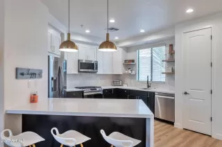 Photo #6: 6814957 Listing