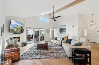 Photo #2: 6815190 Listing